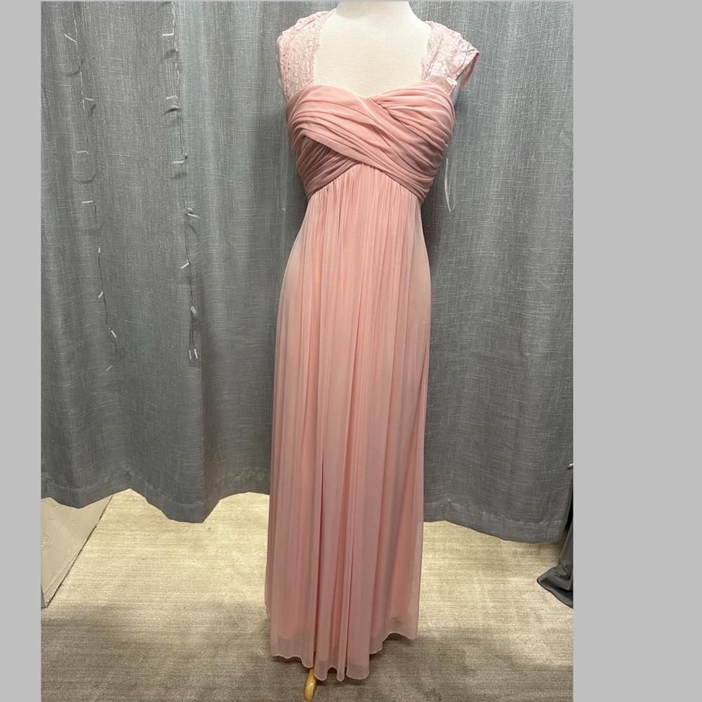 Elegant Pink Lace Evening Gown